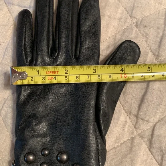 Leather studded gloves, Nine West, size M but more like a small, NWT - Picture 7 of 8